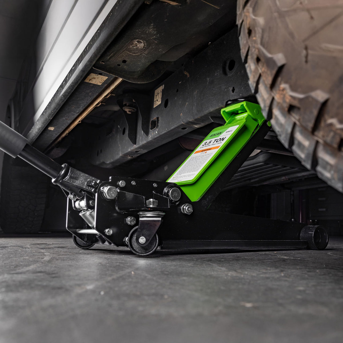 3.5-Ton Steel Low Profile Floor Jack I305