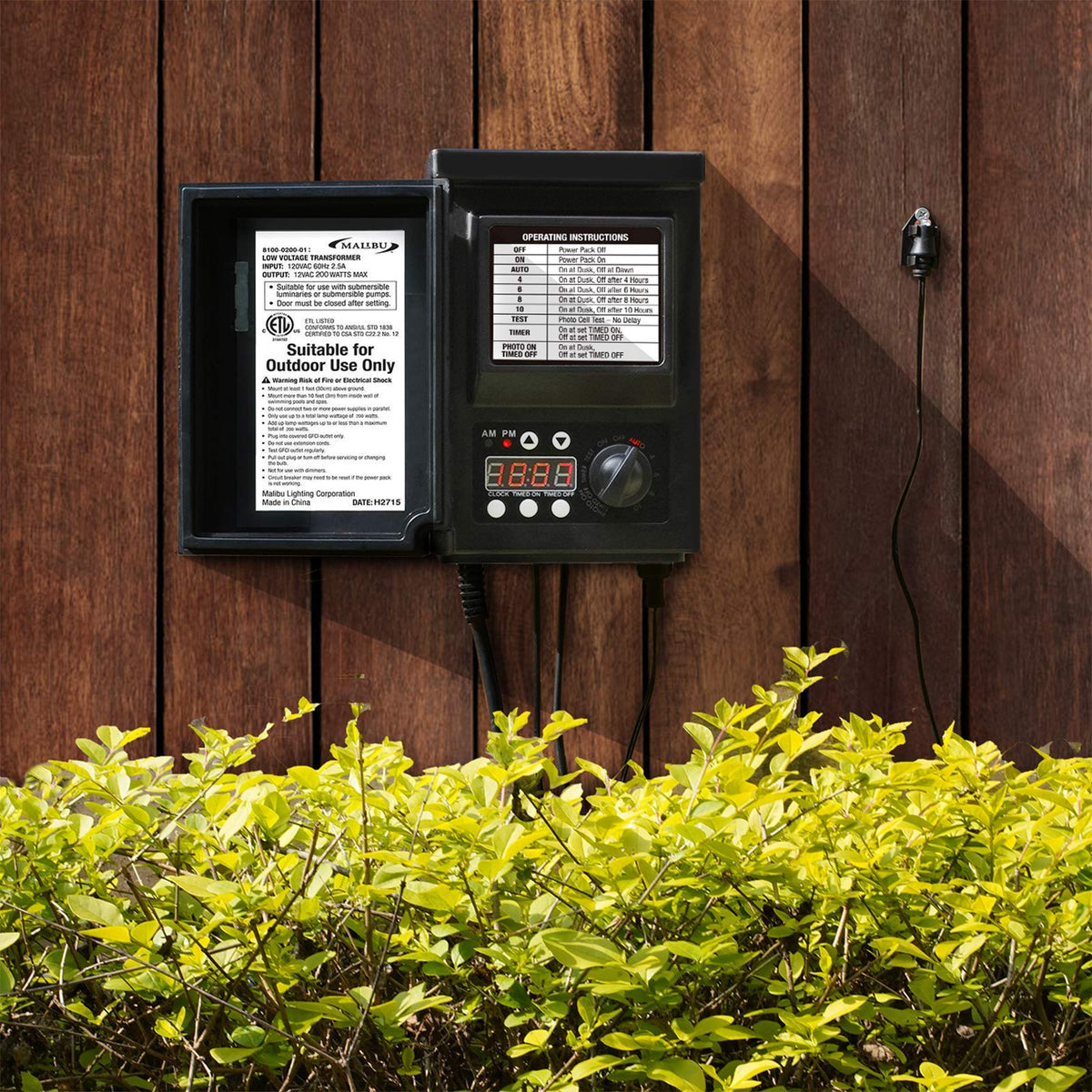 200watt Low-Voltage Weatherproof Transformer with Photo Sensor I760394